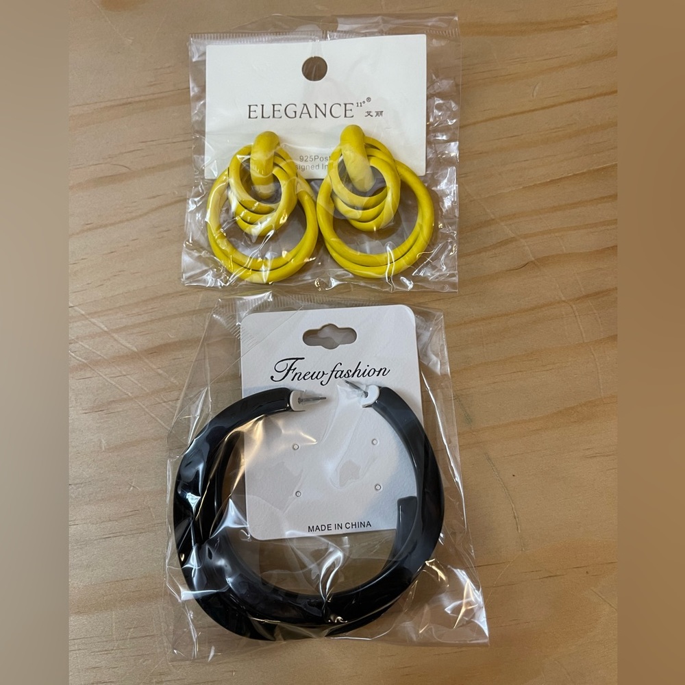 2 pack of earrings